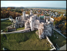 Zamek Ogrodzieniec - widok z góry